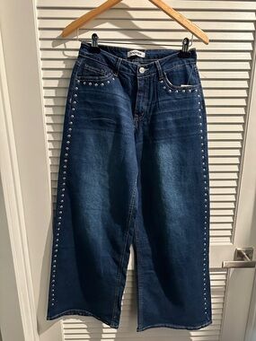NWT VIGROSS  Wide Legd Jeans with Five Pockets and Silvertone Studs.